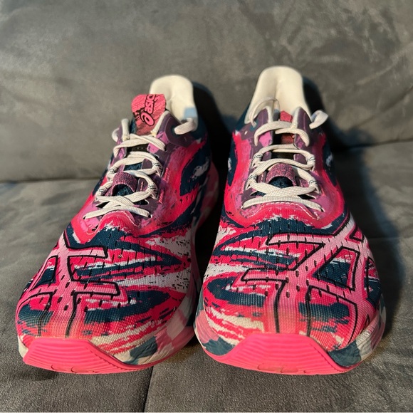 Vibrant Pink Athletic Shoes with Breathable Mesh and Cushioned Midsole - Picture 3 of 6